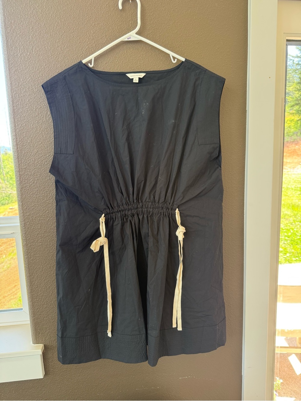 Banana Republic Black Sleeveless Tunic with Cream Drawstrings